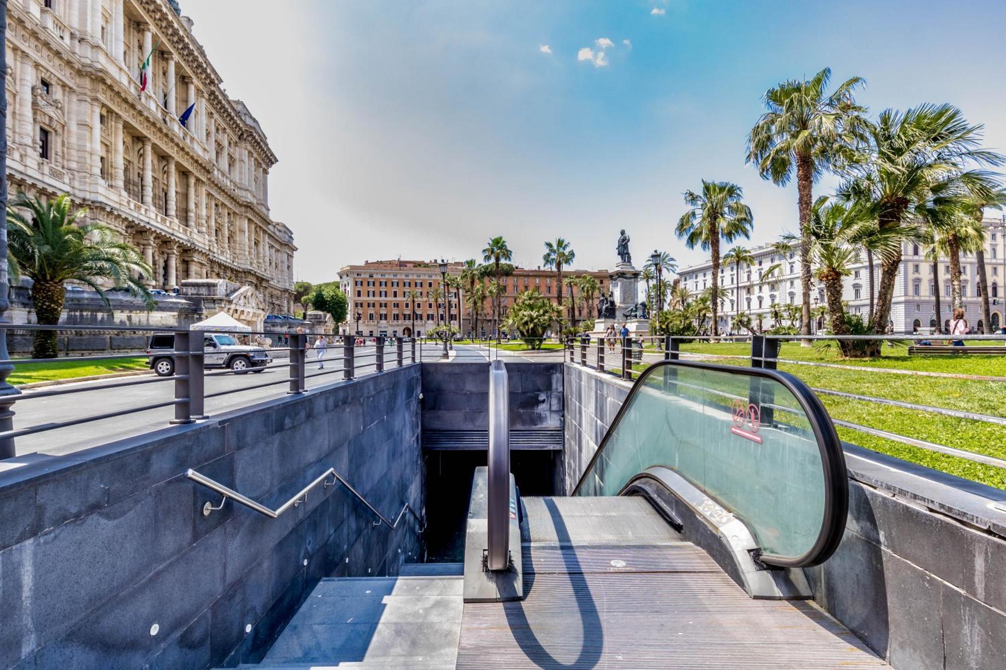 Attico Nel Cuore Di Roma Con Box Privato Per Auto Bagian luar foto