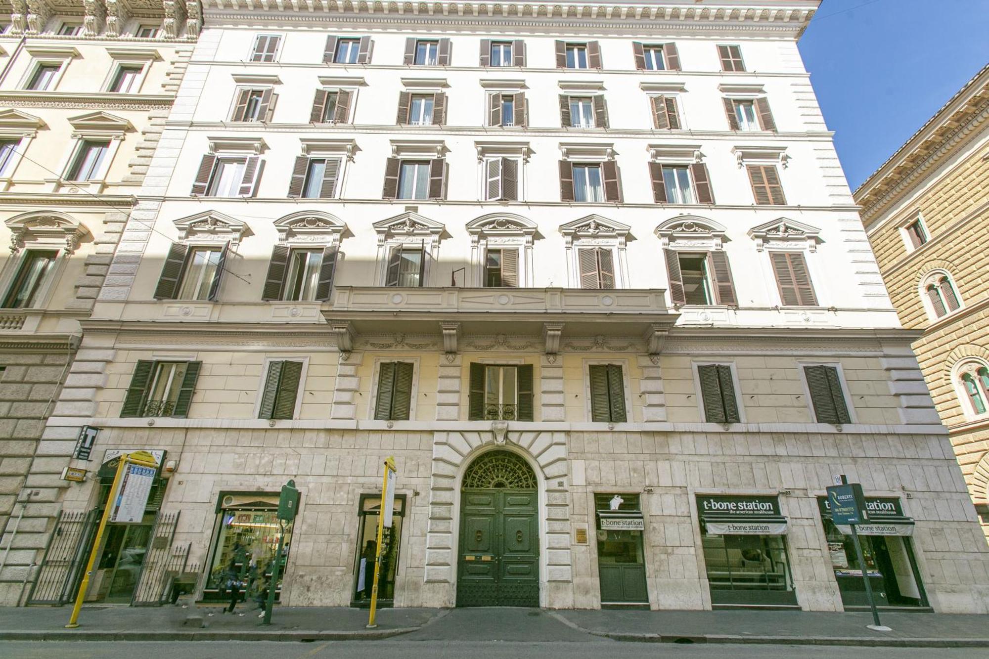 Attico Nel Cuore Di Roma Con Box Privato Per Auto Bagian luar foto
