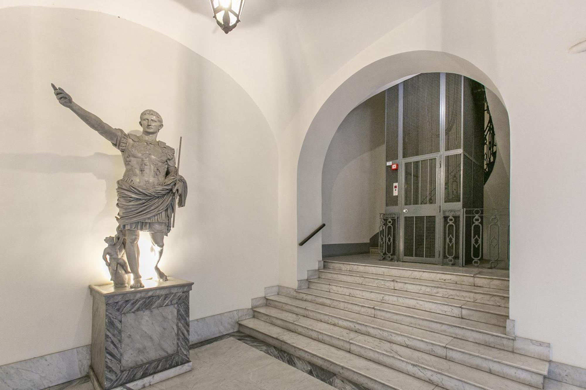 Attico Nel Cuore Di Roma Con Box Privato Per Auto Bagian luar foto